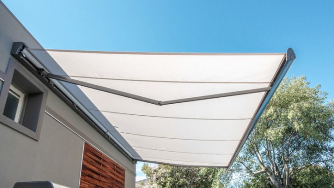 awning gulung putih minimalis