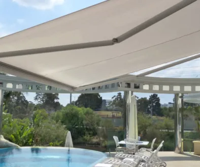 awning gulung putih moderen mewah