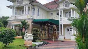 awning kain hijau carport mobil garasi teras rumah jakarta